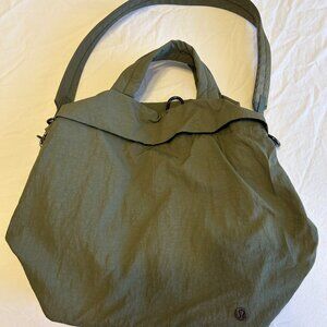 EUC - Lululemon On My Level Bag 30L (large) - medium olive